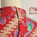 butik baju batik koleksi terbaru, batik fashion, atasan batik baju kerja blouse batik satine kerah V merah belakang