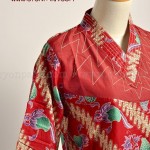 butik baju batik koleksi terbaru, batik fashion, atasan batik baju kerja blouse batik satine kerah V merah detail