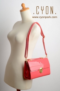 tas, handbag, postman bag, leather bag,satchel, Tiara satchel bag shocking pink