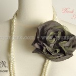 kalung mutiara dengan mawar hijau,pearl necklace with dark green rose detail
